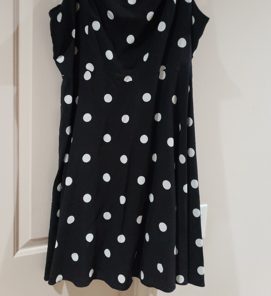 Dress - Picture 6 of 6